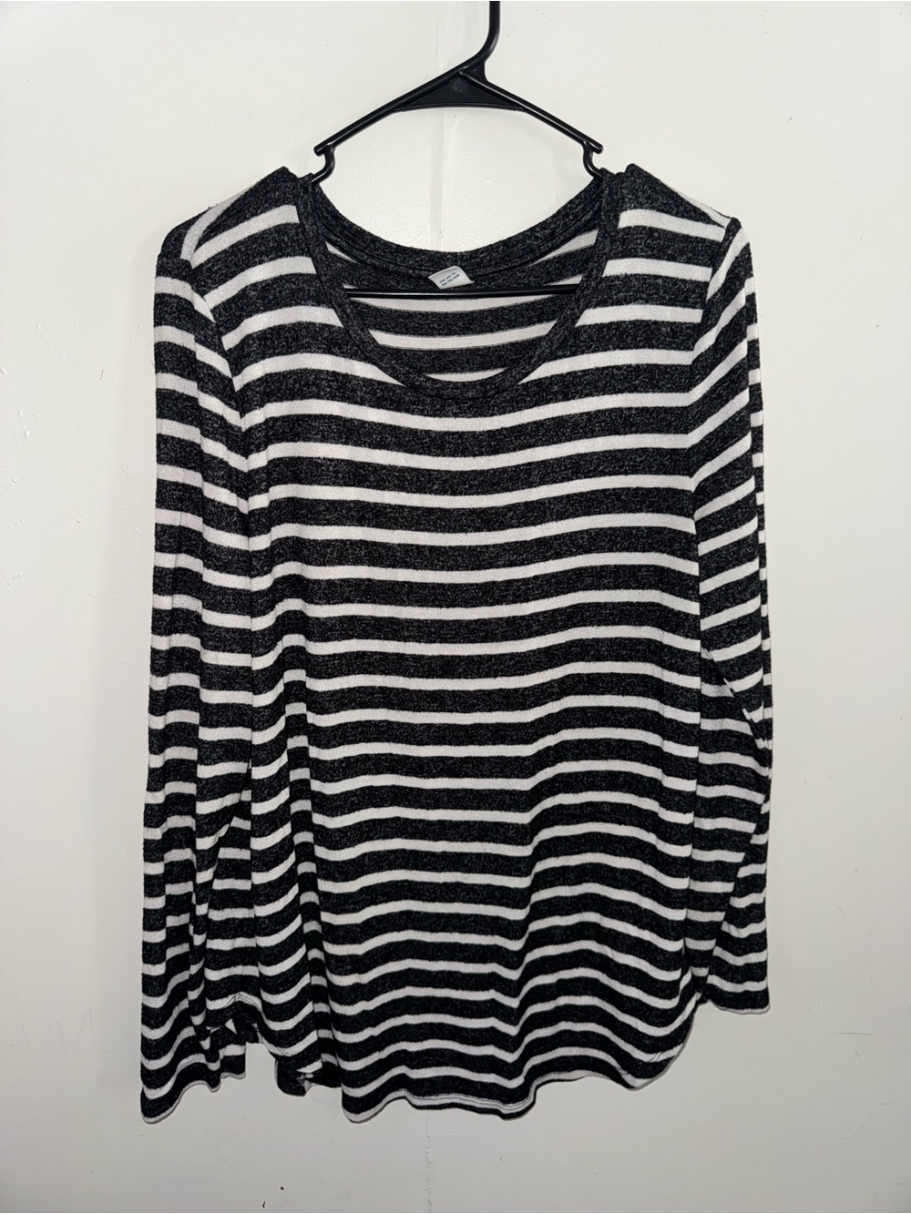 Old Navy Women’s Black & White Long Sleeve Top Size XL